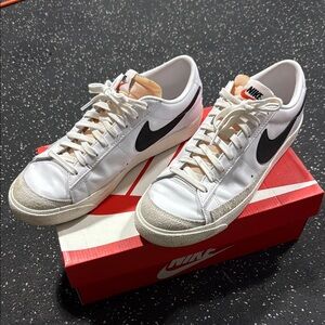 Nike Men's Blazer '77 Sneaker